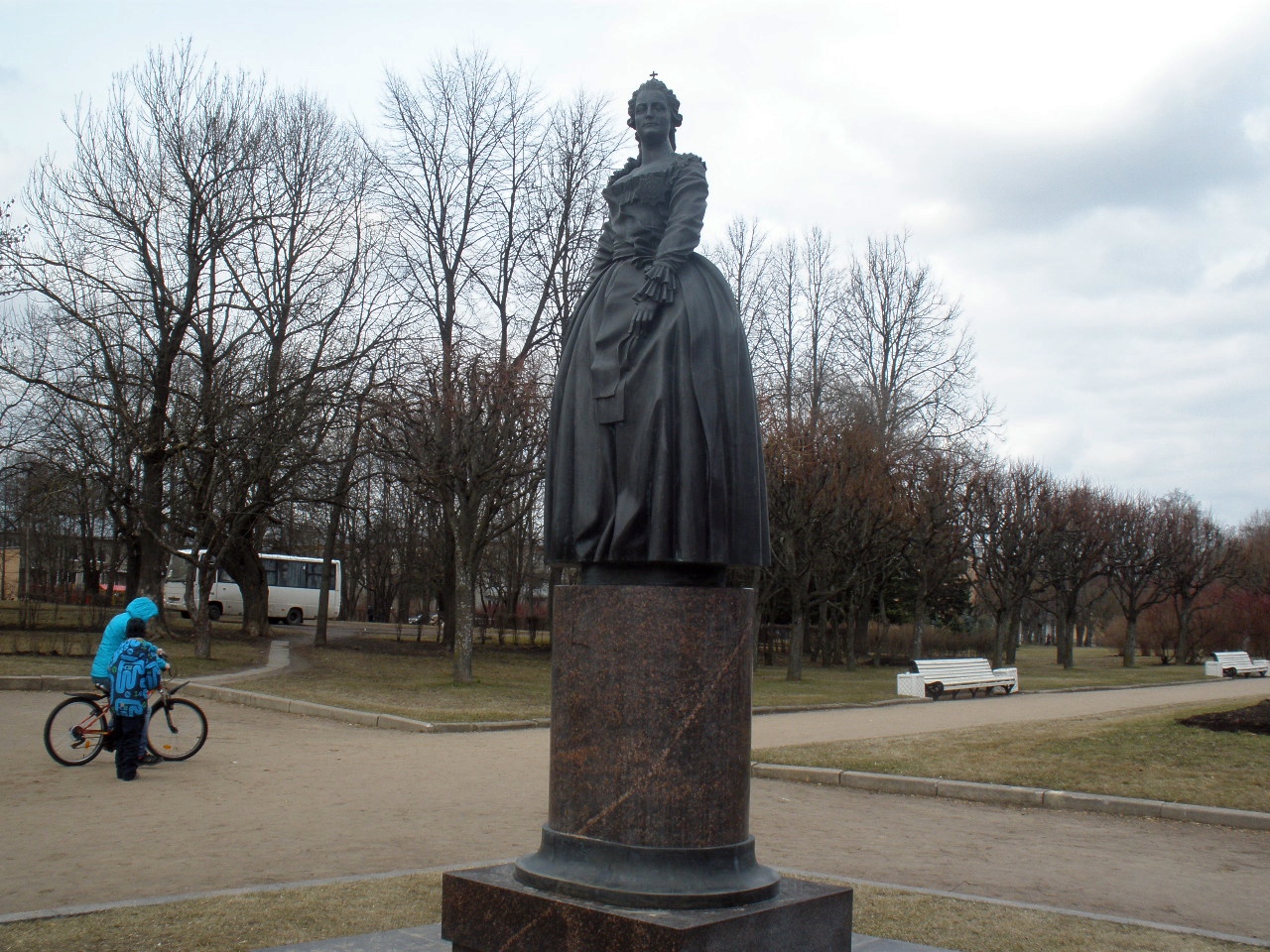 Памятник Екатерине 2 в Санкт- Петербурге