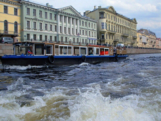 Экскурсия на кораблике в Санкт-Петербурге