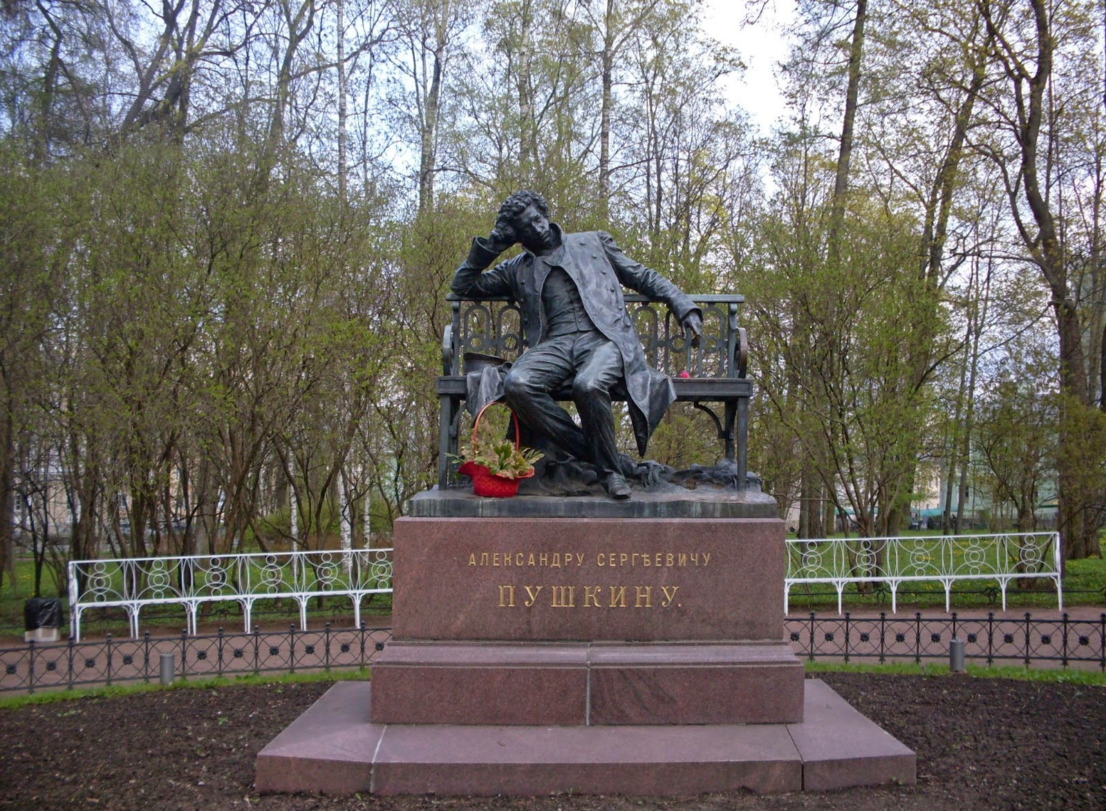 Памятники г. Пушкин